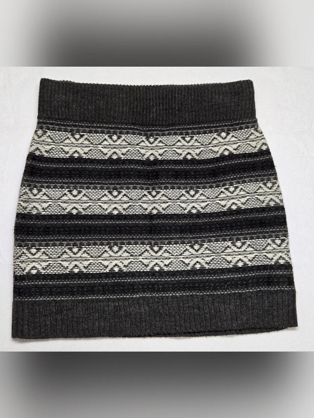 Mossimo M Knit Mini Skirt 100% Acrylic Gray White Black Body Hugging Fit